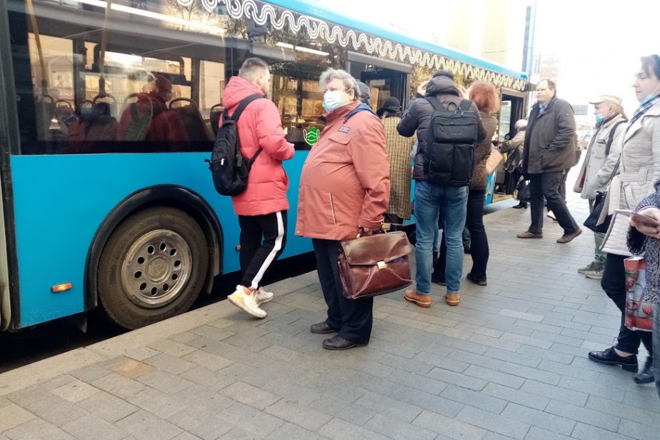 Большинство россиян поддержали введение нерабочих дней в ноябре Большинство россиян поддержали введение нерабочих дней в ноябре