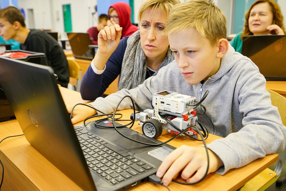 Заканчивается прием заявлений на единовременную выплату школьникам Заканчивается прием заявлений на единовременную выплату школьникам