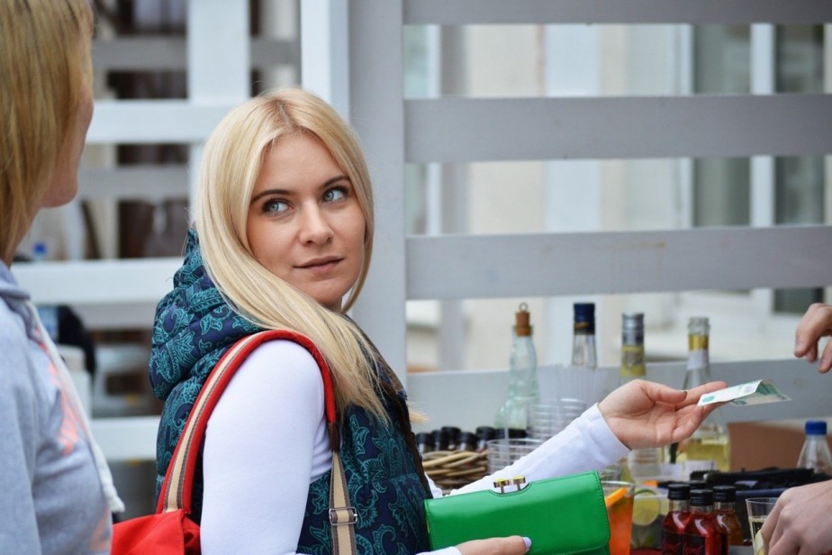 Разница зарплат в столице и регионах: что изменилось за последний год