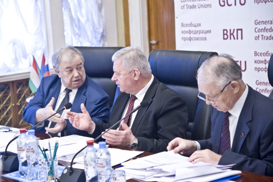 Шмаков: зарплата не социальный, а экономический вопрос