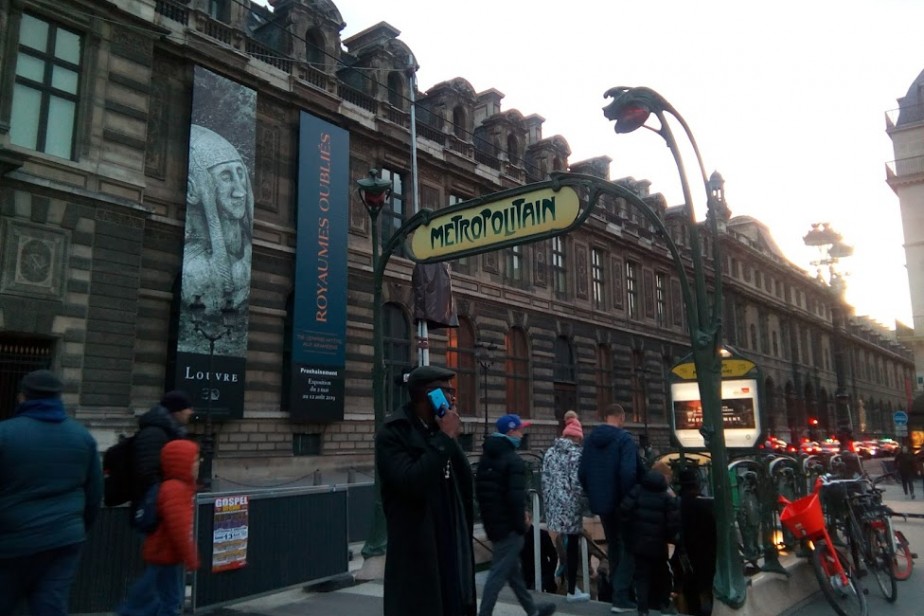 Работники метрополитена Парижа объявили забастовку