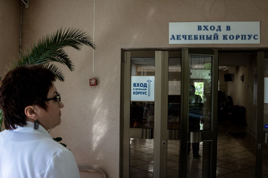 Медработники вынуждены работать по совместительству, заявили в профсоюзе