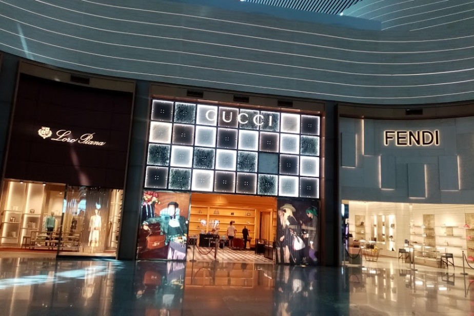 В Минфине советуют копить рубли и покупать импортные товары