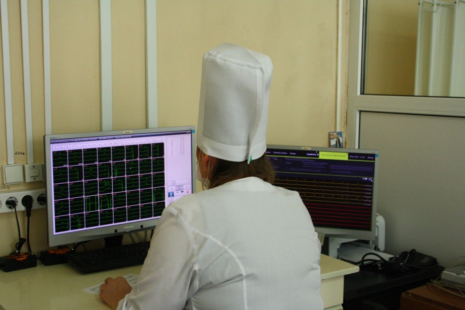 Кабмин направит около 58 млрд рублей на зарплаты медработникам