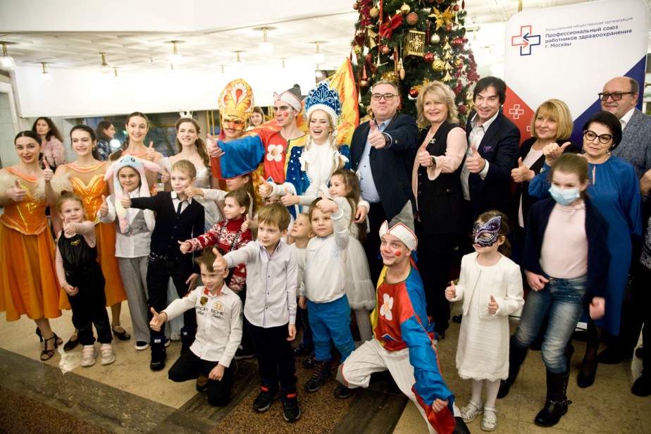 Ёлка для будущих медиков