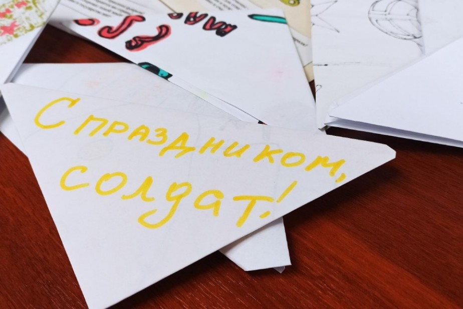 Акцию по отправке писем солдатам провела профорганизация КАМаЗа