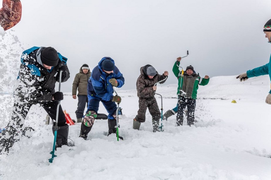 Соревнования по зимней рыбной ловле прошли на Карабашском водохранилище