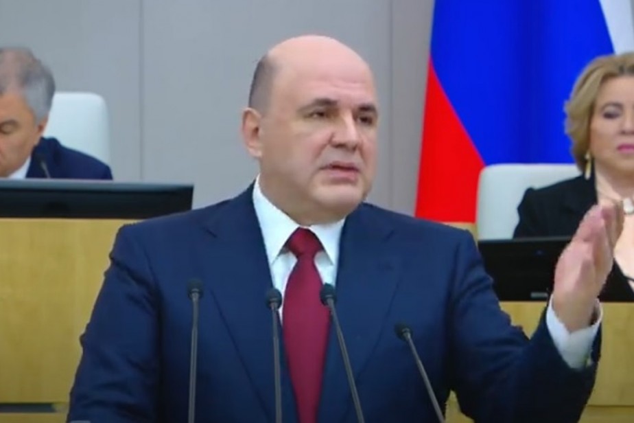 Мишустин: бюджетники должны получать достойную плату за труд