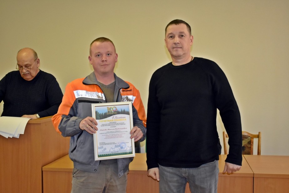 Юбилейными грамотами в честь 100-летия Лесного профсоюза Коми наградили работников Эжватранс
