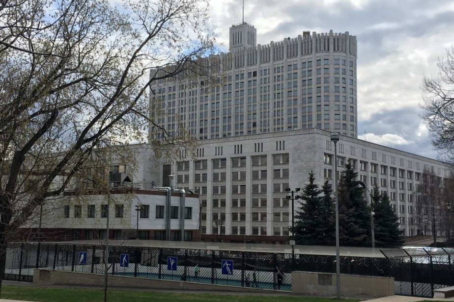 Из Госдумы отозвали законопроект о повышении налогов для уехавших россиян