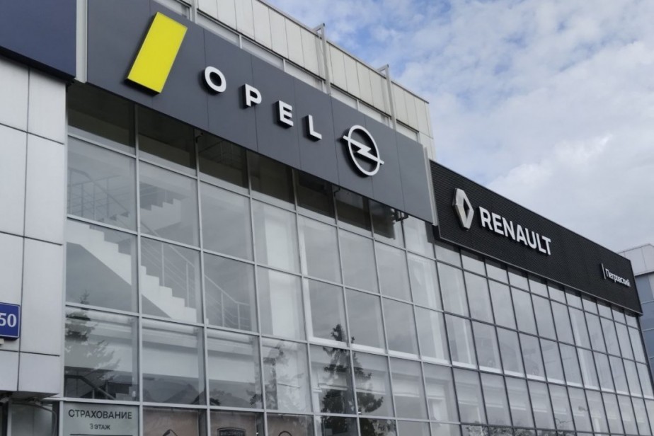 Российские автодилеры требуют от Renault компенсации убытков