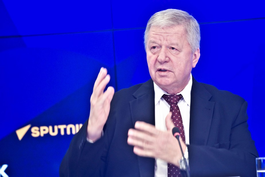 Михаил Шмаков назвал причины перехода офисных сотрудников в рабочие профессии