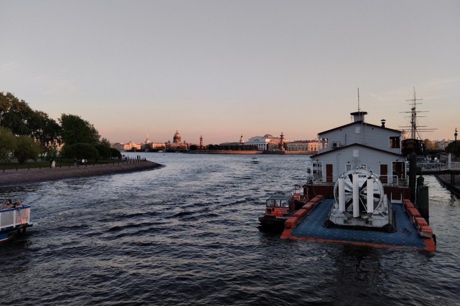 С туристов в Санкт-Петербурге будут взимать по 100 рублей в день