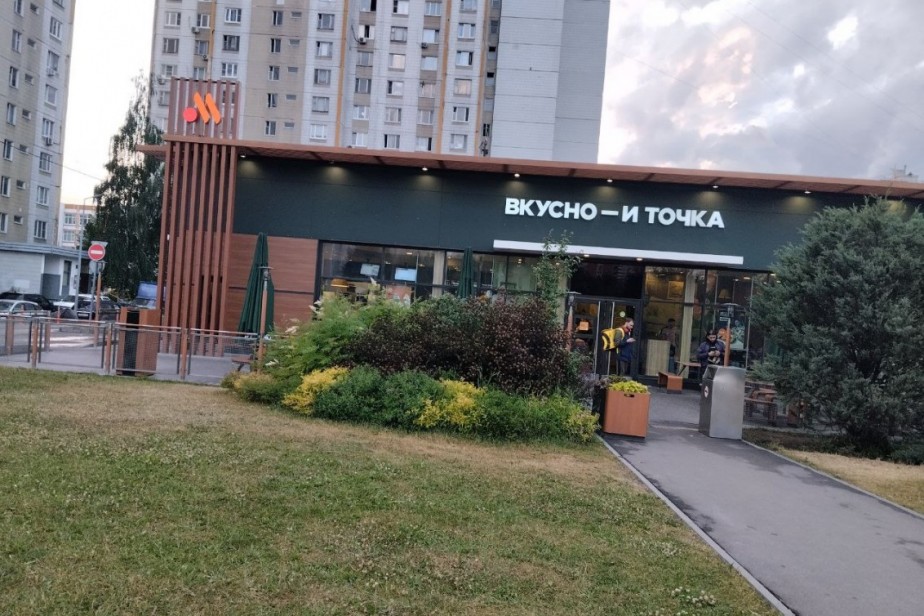 Сотрудникам «Вкусно — и точка» отменят бесплатное питание