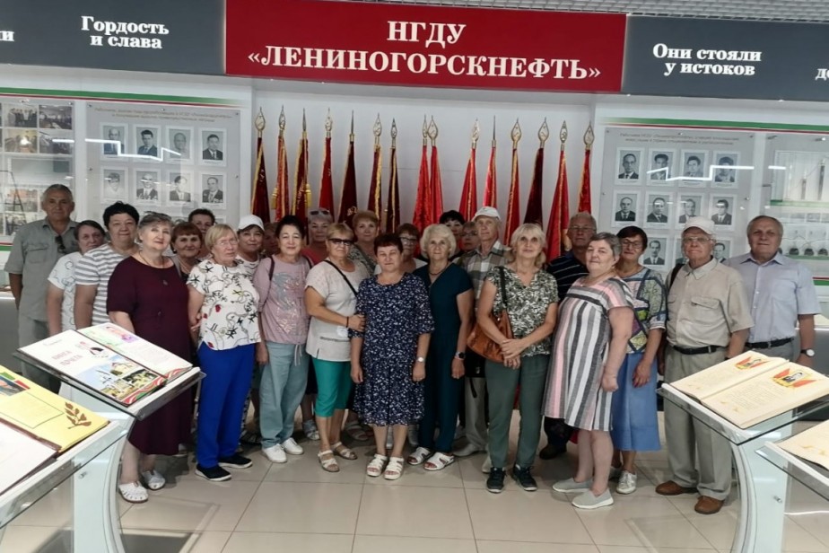 Ветеранов АО «ТАНЕКО» познакомили с историей промышленного наследия