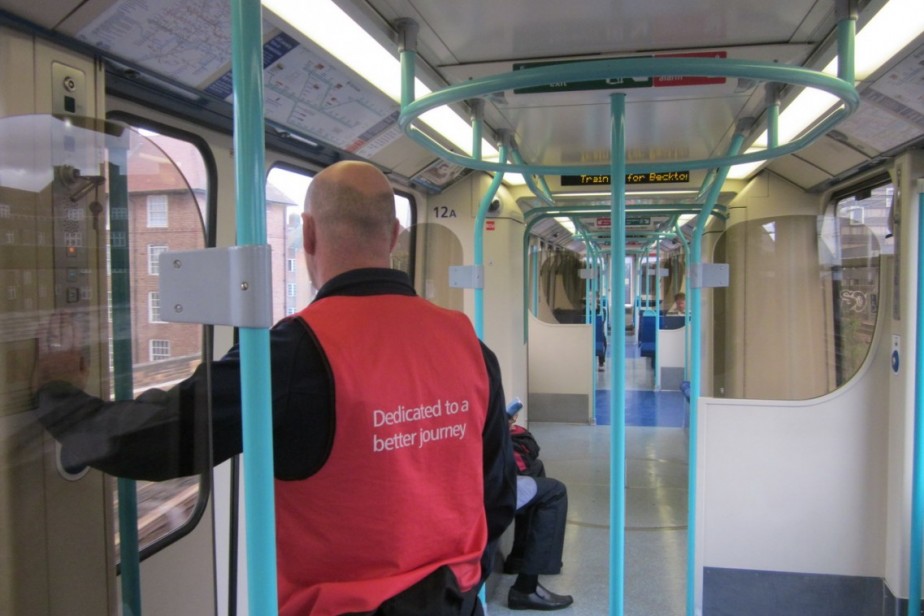 Британские железнодорожники парализовали движение