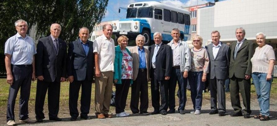 В Кургане поставили памятник зауральскому автобусу