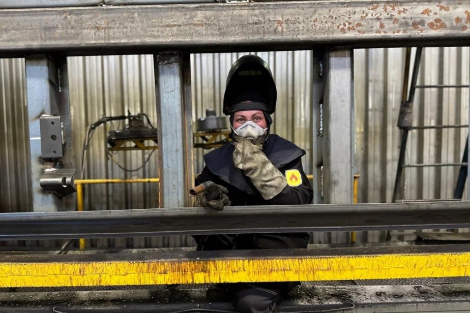 НЕФАЗ: кадровый потенциал и социальный пакет - видеорепортаж