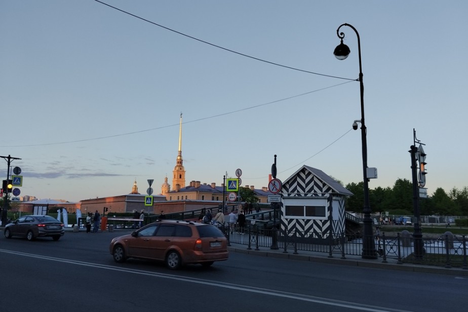 Петербуржцам повысили минимальную зарплату до 25 тысяч рублей