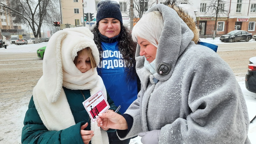 Жители столицы Мордовии поздравили мам вместе с профсоюзом