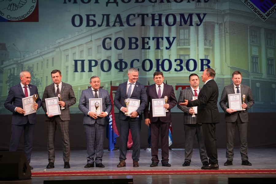 Лучшие работодатели Мордовии получили памятные знаки профсоюза