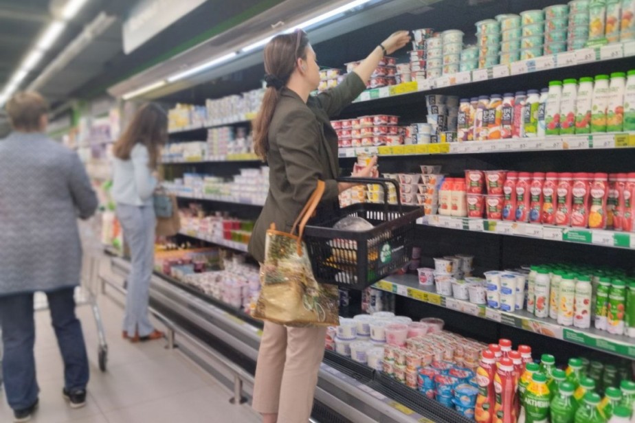 В 2023 году россияне в основном тратились на продукты питания