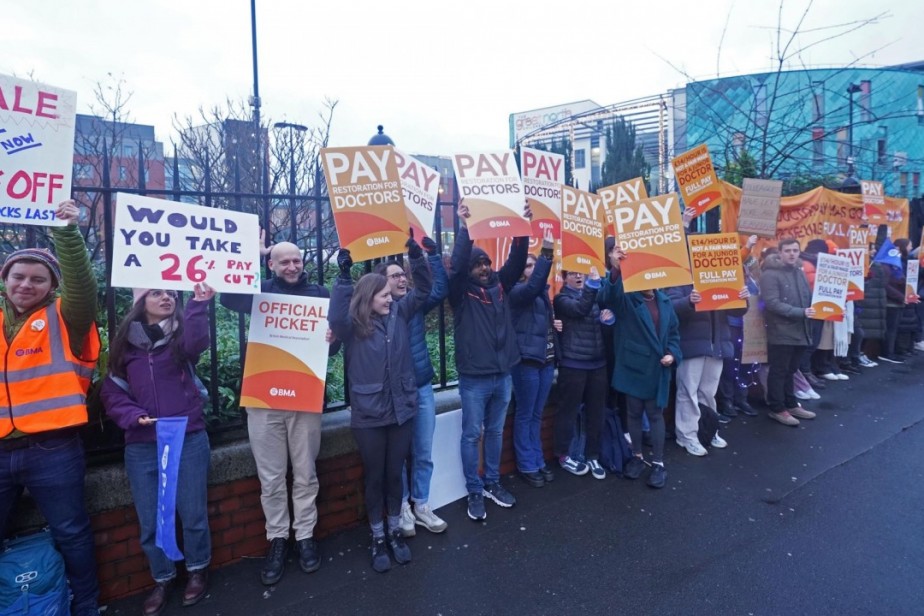 Врачи Великобритании вышли на масштабную забастовку