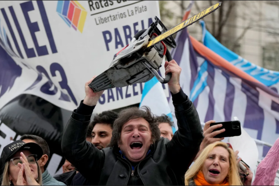 Профсоюзы через суд приостановили действие части указов президента Аргентины