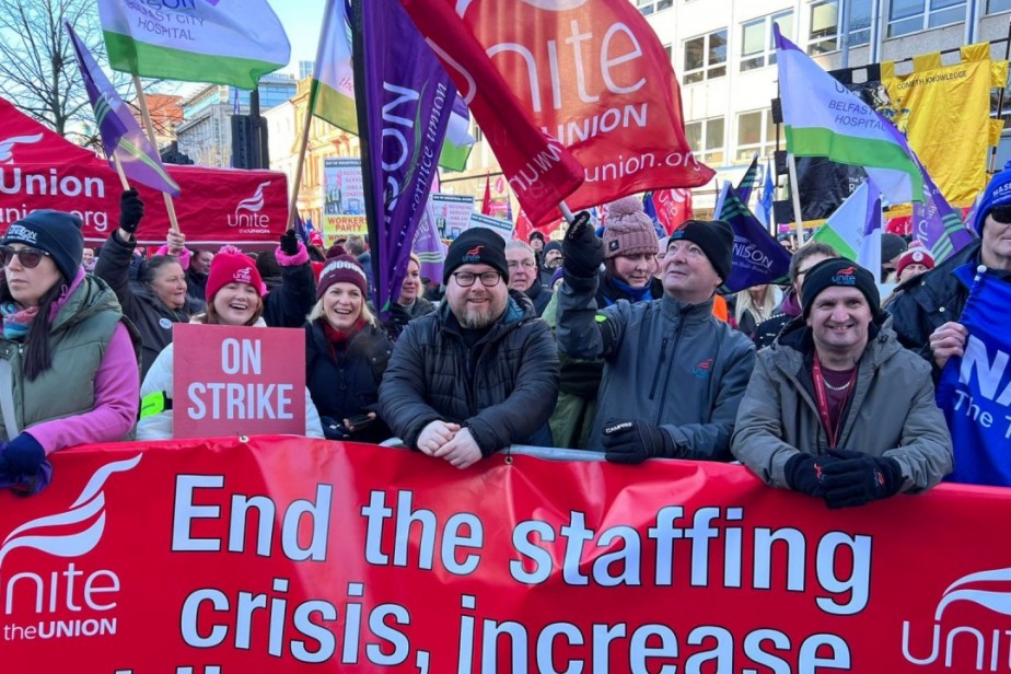 80% работников госсектора Северной Ирландии приняли участие в масштабной забастовке