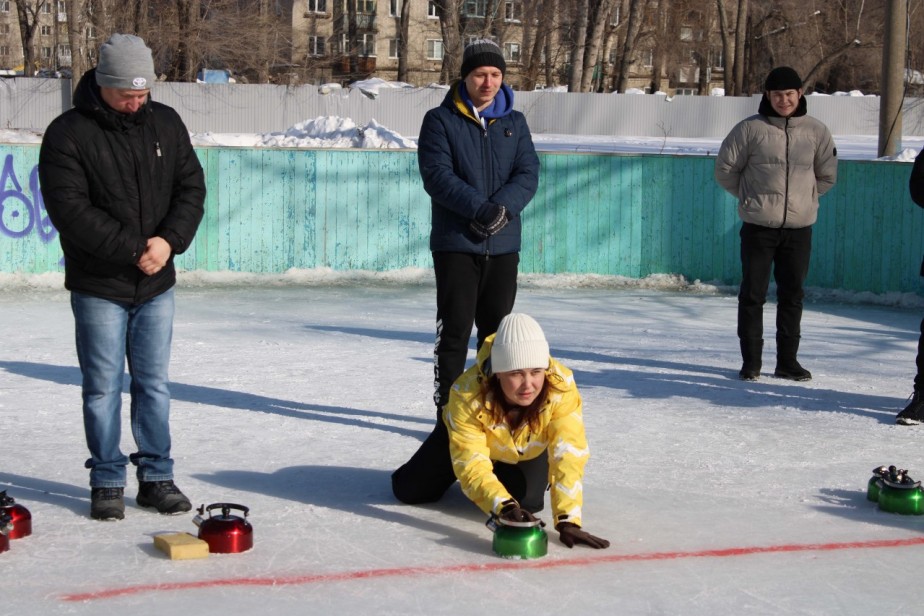 На УАЗе прошел профсоюзный турнир по керлингу