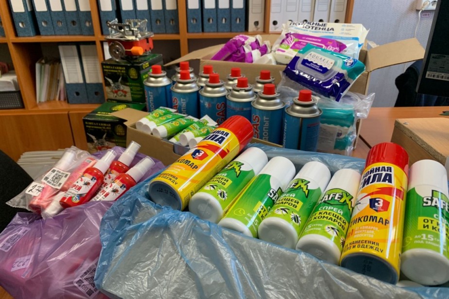 Работники Далматовского дома-интерната собрали гуманитарную помощь бойцам