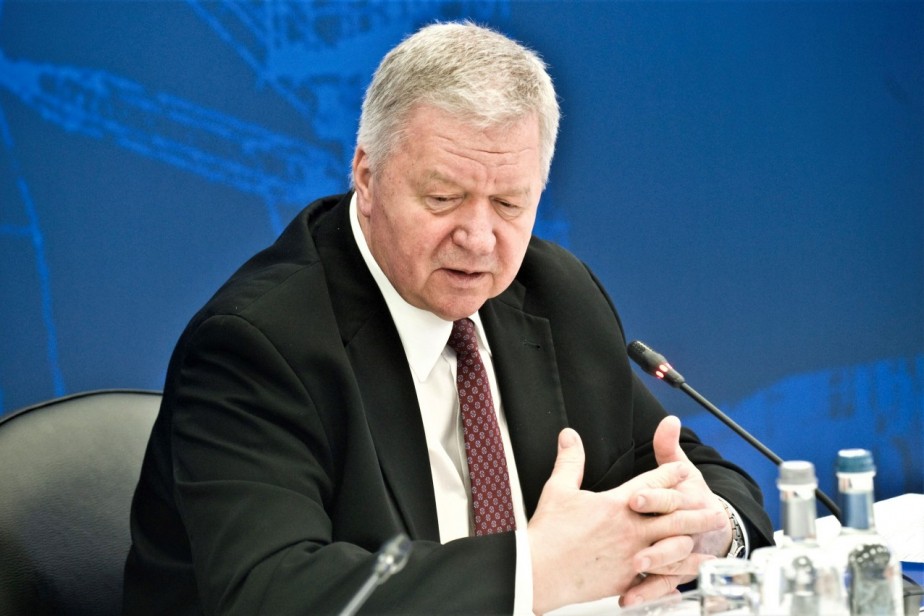 Изменить методику расчёта средней зарплаты бюджетников призвал глава ФНПР