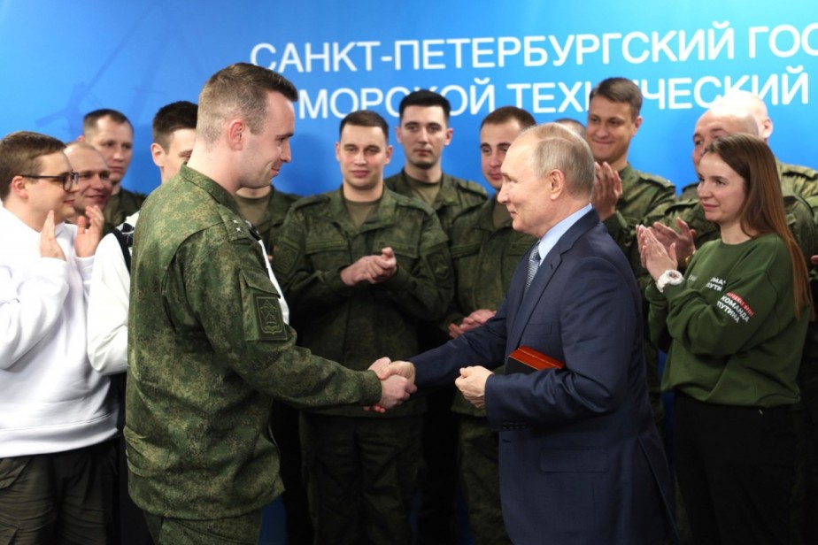 Военные-контрактники получат ежемесячные компенсационные выплаты Военные-контрактники получат ежемесячные компенсационные выплаты