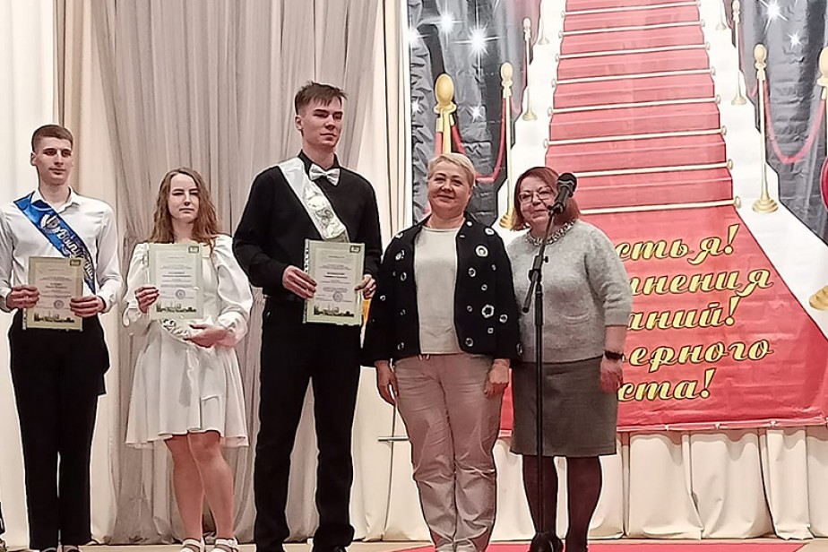 Выпускники Сыктывкарского лесопромышленного техникума получили профсоюзные стипендии