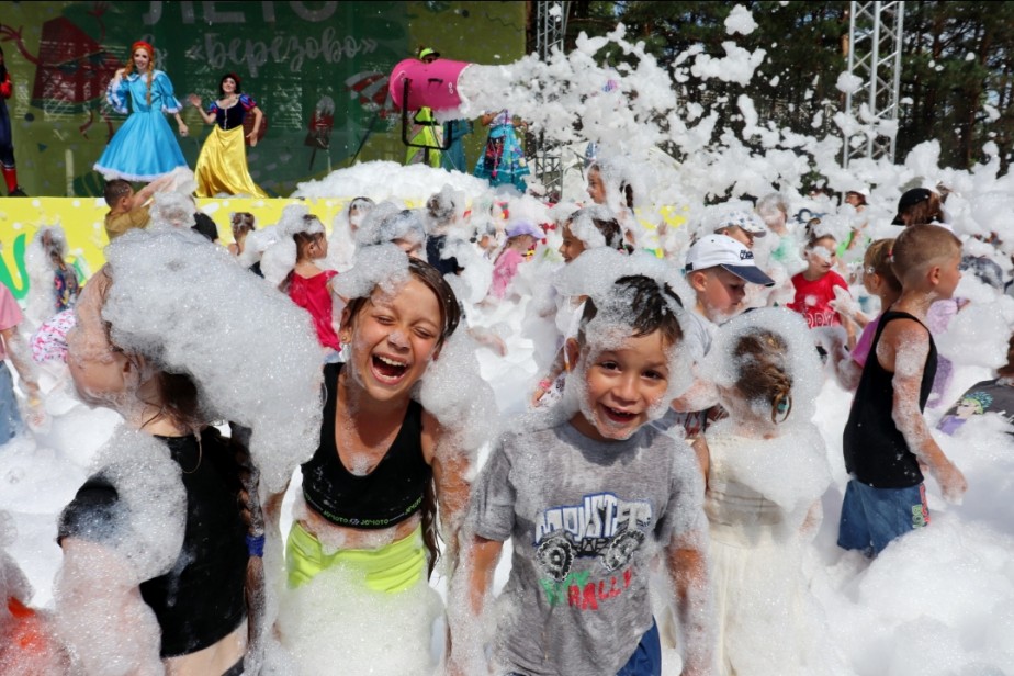 Весёлый праздник для школьников  устроил профсоюз КАО "Азот"