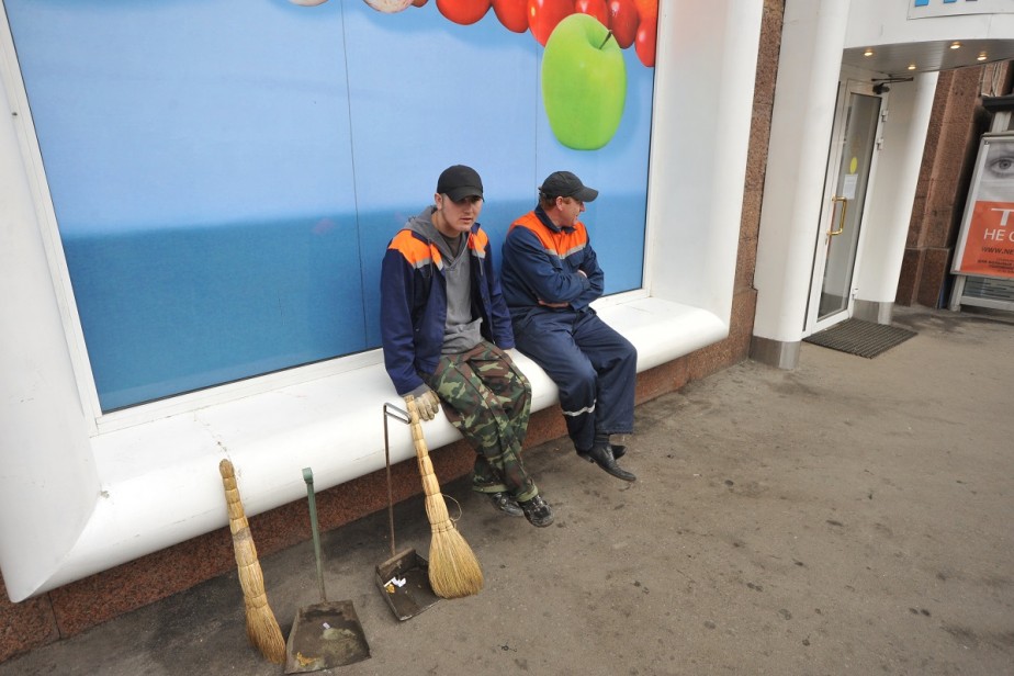 Нелегальным мигрантам закроют ЗАГСы и детские сады