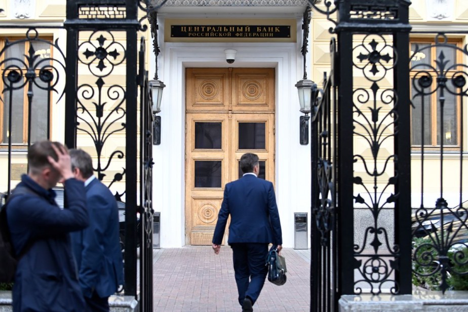 Жесткая  денежно-кредитная политика Центробанка охлаждает рынок труда