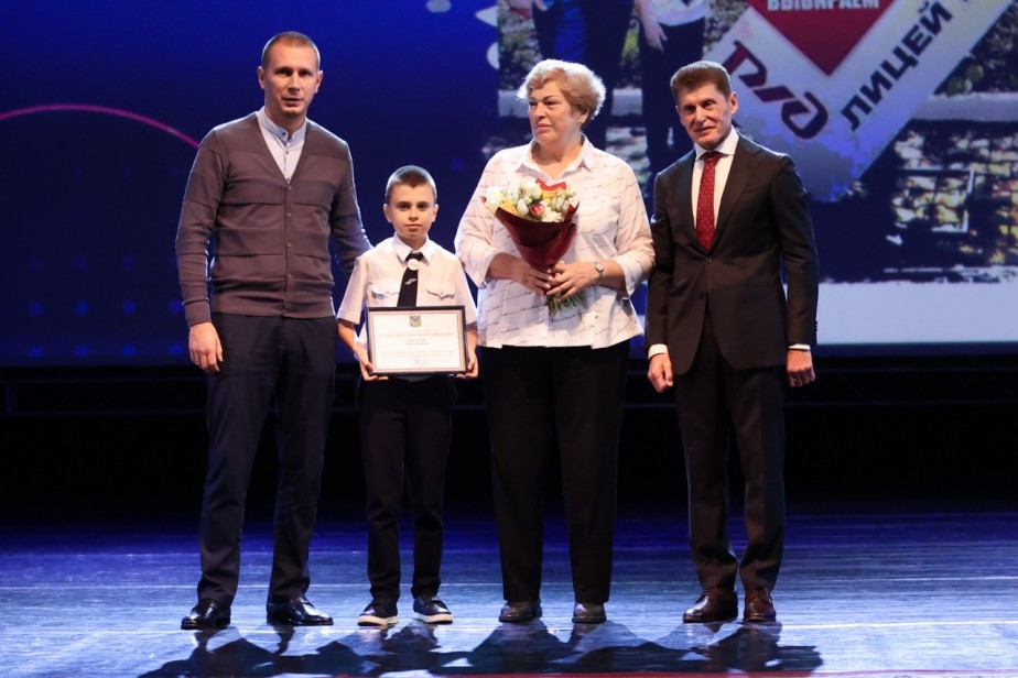 В Приморье наградили основателей трудовых династий