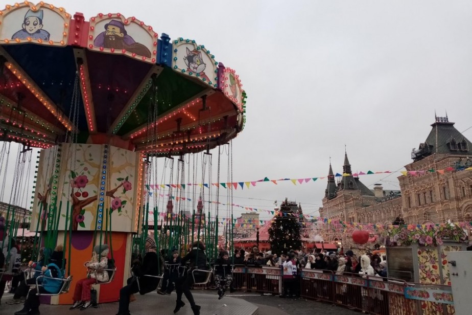 Молодежь хочет длинных новогодних каникул, а люди постарше — покороче