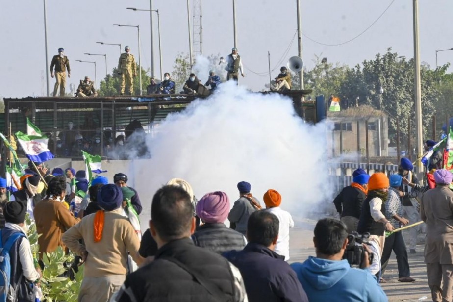 Полиция остановила марш фермеров на Дели слезоточивым газом