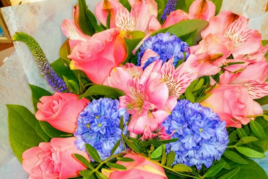 Названы регионы с самыми дорогими букетами к 8 Марта