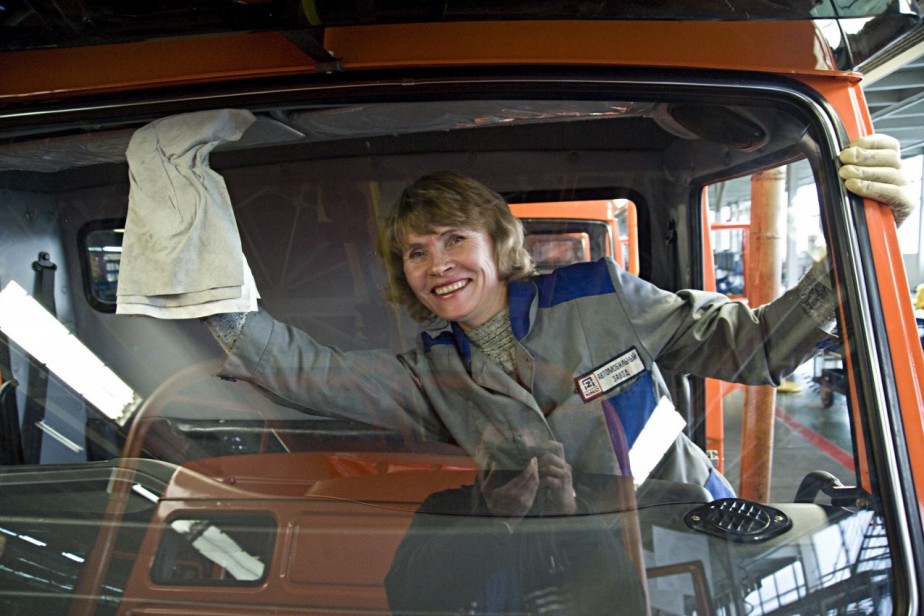 Гендерный разрыв в оценке уровня доходов сократился до минимума