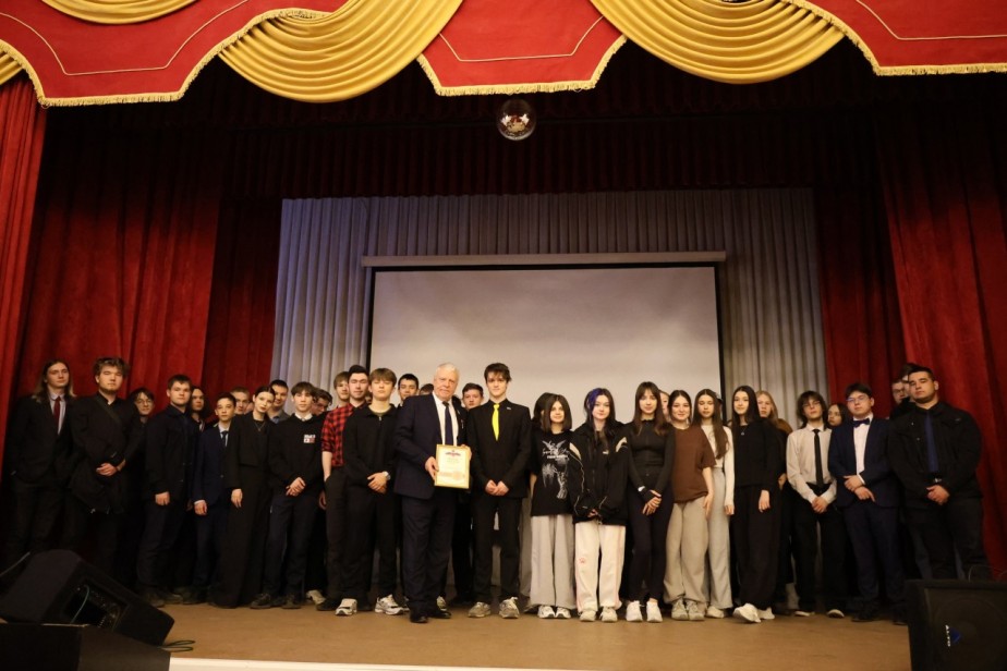 Студенты автомеханического техникума встретились с Героем Социалистического Труда Геннадием Баштанюком