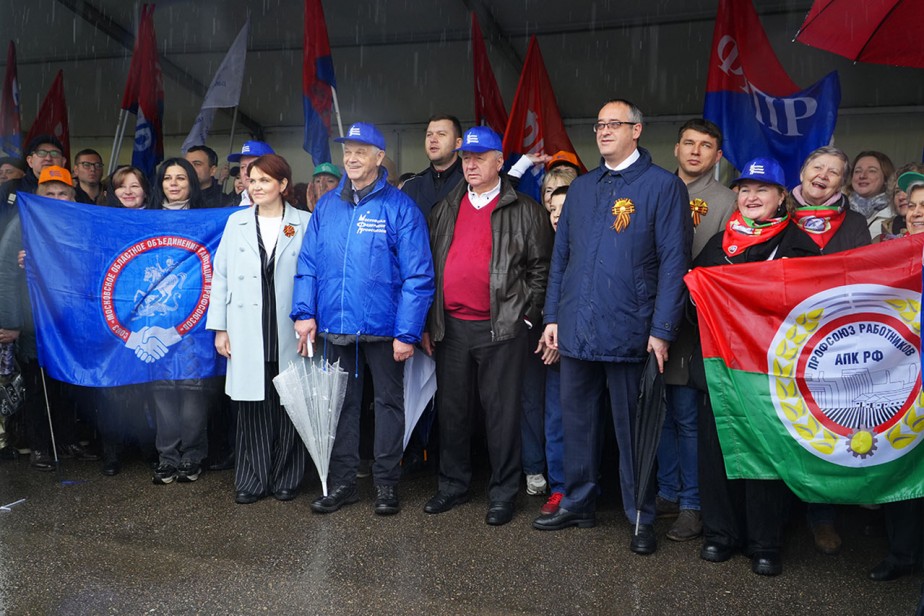 Своих не бросаем Своих не бросаем