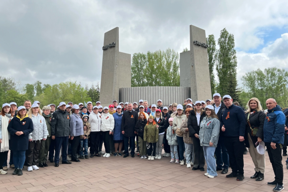 Представители "первички" АВТОВАЗа возложили цветы к Вечному огню
