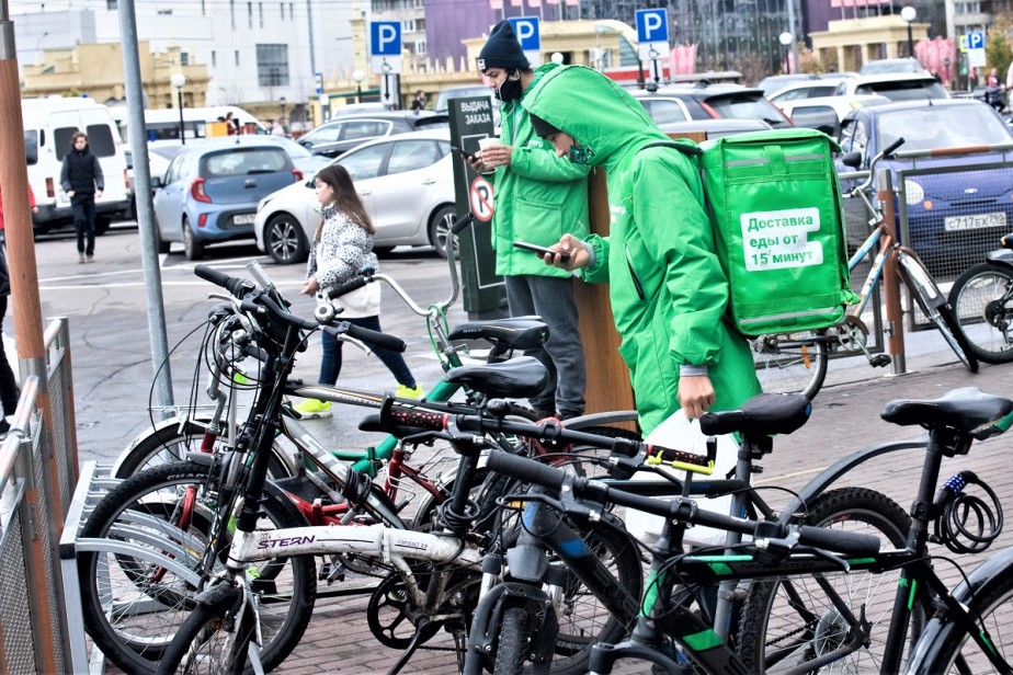 Superjob: «Курьеры получают в 4 раза больше молодых рабочих»