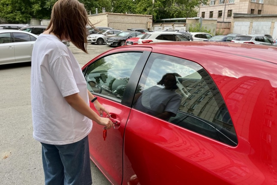 Заводчанка отсудила у автосалона 300 тысяч рублей с помощью профсоюза