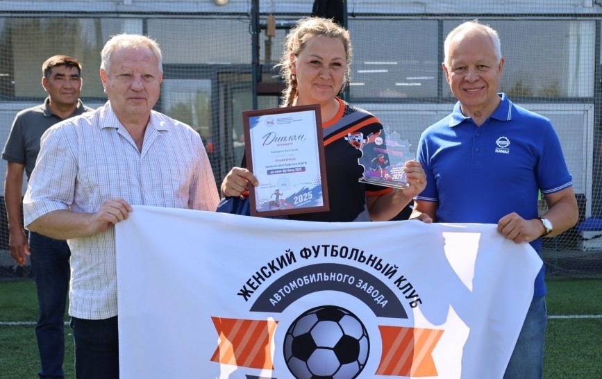 Ура футболисткам завода "УРАЛ"!