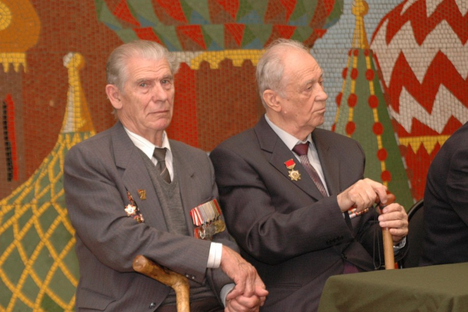 Депутаты предлагают выплачивать повышенную пенсию с 70 лет Депутаты предлагают выплачивать повышенную пенсию с 70 лет