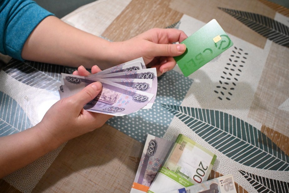 Регионы получат 14 миллиардов рублей на частичную компенсацию зарплат бюджетникам